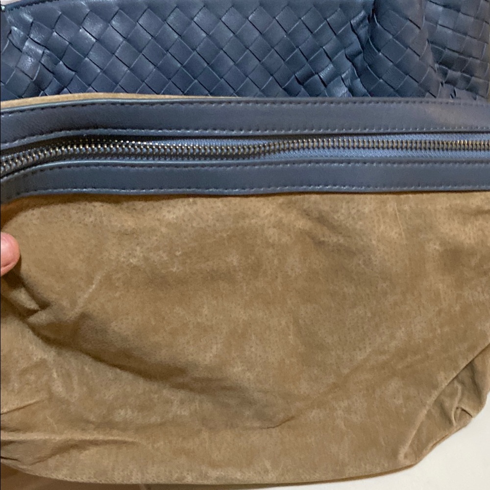 Elegant Blue Woven Handbag - Picture 4 of 5